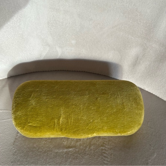 Gucci sunglasses and case - Picture 8 of 8